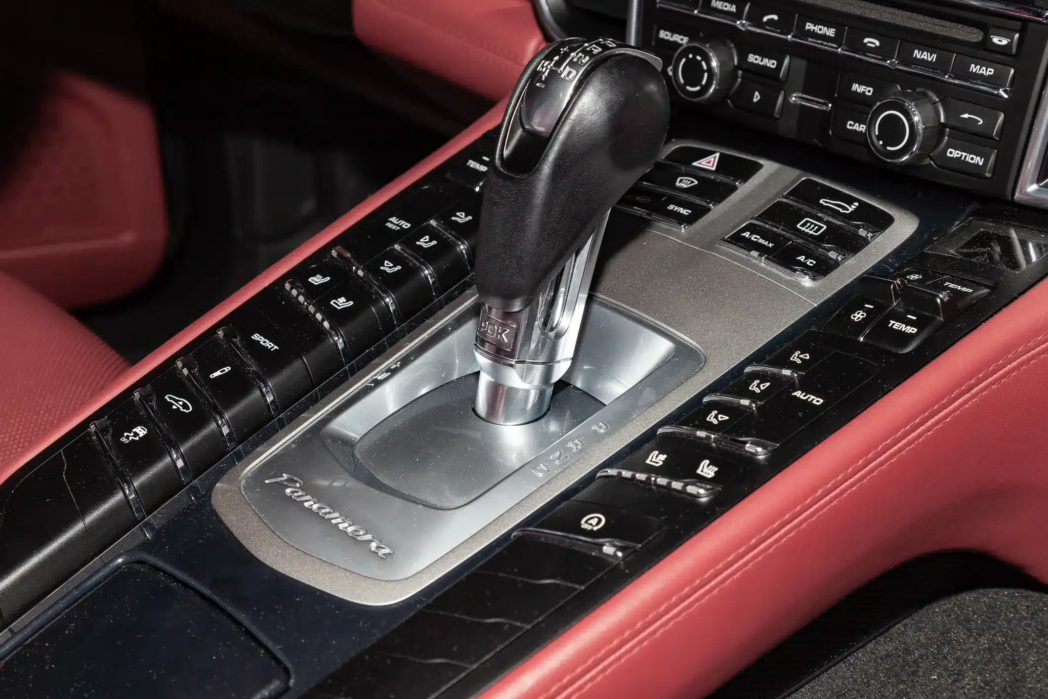 Getriebeschaden am Auto – Automatikgetriebe Automatikgetriebe im Auto bei Getriebeschaden